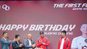 Tay vợt Quang Dương được cổ động viên đón tiếp nồng nhiệt