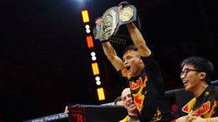 Lê Văn Tuần tiếp tục giữ đai hạng 56kg sau chiến thắng thuyết phục