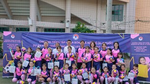 32 hướng dẫn viên hoàn thành khóa đào tạo bóng đá cộng đồng Magic Moves 2026