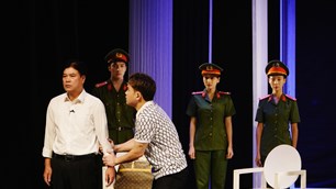 Vở kịch “Đoạn kết”: Cuộc giằng co giữa công lý và ân tình