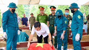 Lấy mẫu ADN 12 hài cốt liệt sĩ chưa rõ danh tính ở Thái Nguyên
