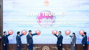 Trưng bày tài liệu, hình ảnh tuyên truyền và khai trương trang thông tin phục vụ bầu cử