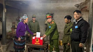 Cử tri xã biên giới Mèo Vạc tham gia bỏ phiếu đạt 99,03% 