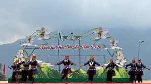 Về miền cổ tích Ngọc Chiến vui hội hoa sơn tra cùng đồng bào các dân tộc 