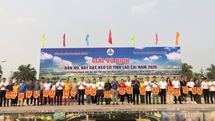 Hơn 400 VĐV tham gia Giải vô địch bắn nỏ, đẩy gậy, kéo co tỉnh Lào Cai 2026