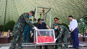 ​Lấy mẫu ADN, số hóa thông tin hài cốt liệt sĩ tại Nghĩa trang liệt sĩ tỉnh Lai Châu