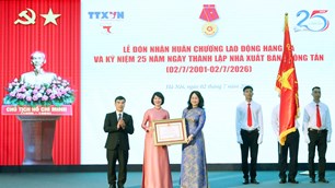 Nhà xuất bản Thông tấn đón Huân chương Lao động hạng Ba