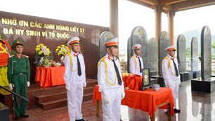 Đón nhận và an táng hài cốt liệt sĩ Nguyễn Tiến Dũng tại Nghĩa trang Liệt sĩ Văn Yên