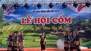 Tôn vinh vẻ đẹp trang phục các dân tộc miền đất cốm Tú Lệ