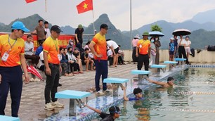 Lai Châu phát động toàn dân tập luyện môn bơi, phòng, chống đuối nước trẻ em