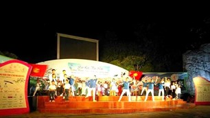 Đêm hội Trung thu ấm áp dành cho thiếu nhi vùng cao Nà Hỳ