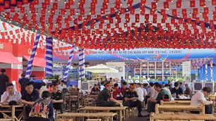 Ngập tràn đặc sản 3 miền tại Triển lãm Thành tựu đất nước