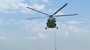 Mãn nhãn xem chiến sĩ đặc công đổ bộ từ trực thăng 