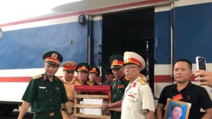 Những chuyến tàu tri ân đưa hài cốt liệt sĩ trở về quê hương