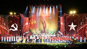 Bồi đắp khát vọng cống hiến và sáng tạo cho đội ngũ văn nghệ sĩ