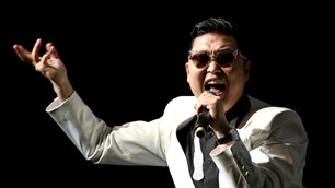 Chủ nhân bản hit “Gangnam Style” vướng lùm xùm pháp lý