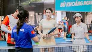 Á hậu Nguyễn Linh Chi “thử sức” tại Giải Pickleball Báo Văn Hóa 2026