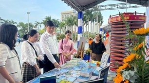 Xây dựng hình ảnh phụ nữ Việt Nam qua hội thi trưng bày sách và dân vũ