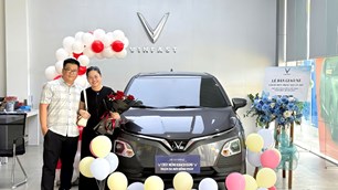 Chủ xe VinFast VF 5 ở Cần Thơ: “Bài toán kinh tế là lý do gắn bó với xe điện”