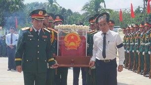 Gần 40 năm giữ lửa cho 17 người lính vô danh
