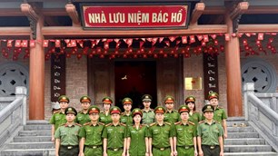 Công an Hương Sơn dâng hương, giáo dục truyền thống