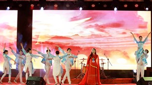 Sắc xuân rực rỡ trong đêm chung kết Tài năng nghệ thuật Đà Nẵng