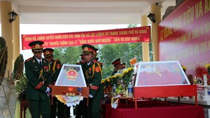 Đưa 5 liệt sĩ từ hang Đá Sập về yên nghỉ trong lòng đất mẹ