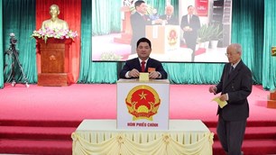 Lãnh đạo tỉnh Bắc Ninh bỏ phiếu thực hiện nghĩa vụ công dân