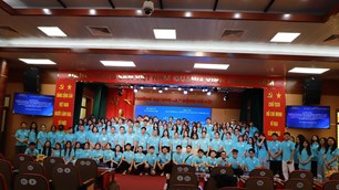 Bộ Nội vụ đề nghị cán bộ, công chức, người lao động xây dựng môi trường làm việc không thuốc lá