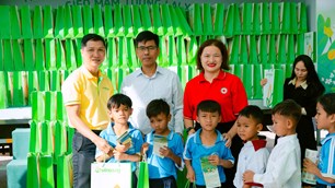 Hơn 15.700 học sinh vùng khó khăn được hỗ trợ từ Chương trình “Sữa đậu nành học đường”