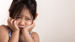 3 dấu hiệu chứng minh một đứa trẻ đang tự ti quá mức, nhìn là nhận ra ngay