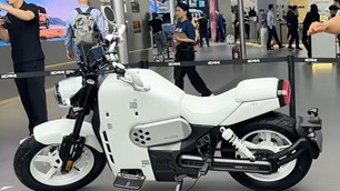 Mẫu xe máy điện chạy tới 500 km mới phải sạc, tích hợp ADAS như ô tô