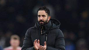 Sa thải Amorim, Man Utd trả giá đắt cho 14 tháng rối loạn 