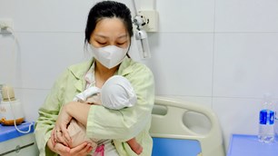 Đề cao vai trò đảng viên, khuyến khích sinh đủ 2 con để nâng mức sinh quốc gia