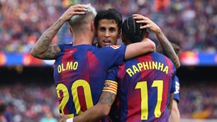 Bóng đá châu Âu: Barcelona đại thắng, MU vững top đầu Ngoại hạng Anh