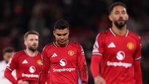 MU thua sốc Leeds tại Old Trafford, Carrick trả giá vì sai lầm nhân sự