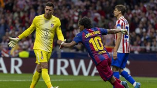 UEFA Champions League: Barca gục ngã, PSG thăng hoa, lộ diện 2 vé bán kết