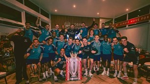 Arsenal chính thức vô địch Ngoại hạng Anh sau 22 năm chờ đợi