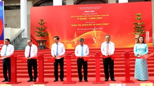 Khai mạc trưng bày chuyên đề “Ý Đảng – Lòng dân” và triển lãm sách “Niềm tin, đoàn kết và khát vọng”