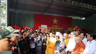 Ủy ban MTTQVN TP.HCM thăm hỏi, động viên lực lượng tìm kiếm và quy tập hài cốt liệt sĩ