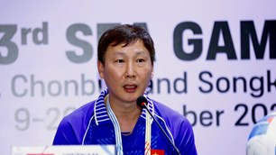 HLV Kim Sang-sik nói gì trước trận bán kết với U22 Philippines?