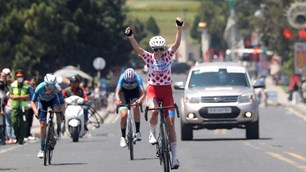 Áo vàng đổi chủ tại chặng 4 Biwase Tour of Vietnam 2026