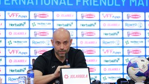 HLV Bangladesh đánh giá cao dàn cầu thủ nội và nhập tịch của đội tuyển Việt Nam