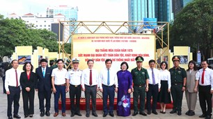 Khai mạc Triển lãm ảnh “Việt Nam - Một dải non sông” và “Thành phố Hồ Chí Minh vang mãi khúc khải hoàn”