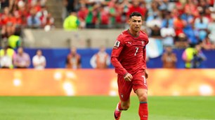 HLV tuyển Bồ Đào Nha động viên Ronaldo trước trận gặp Uzbekistan