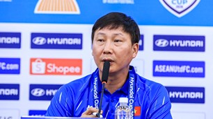 HLV Kim Sang-sik nói gì trước trận đấu với Singapore?