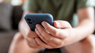 Khi trẻ em sống hai thế giới