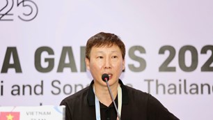 HLV Kim Sang-sik gửi thông điệp mạnh mẽ trước trận chung kết SEA Games 33