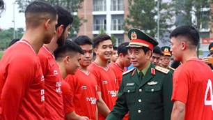 Bộ trưởng Bộ Quốc phòng Phan Văn Giang gặp mặt, động viên CLB Thể Công – Viettel