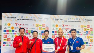 Đánh bại võ sĩ Thái Lan, tay đấm Quang Huy lên ngôi vô địch SEA Games 33